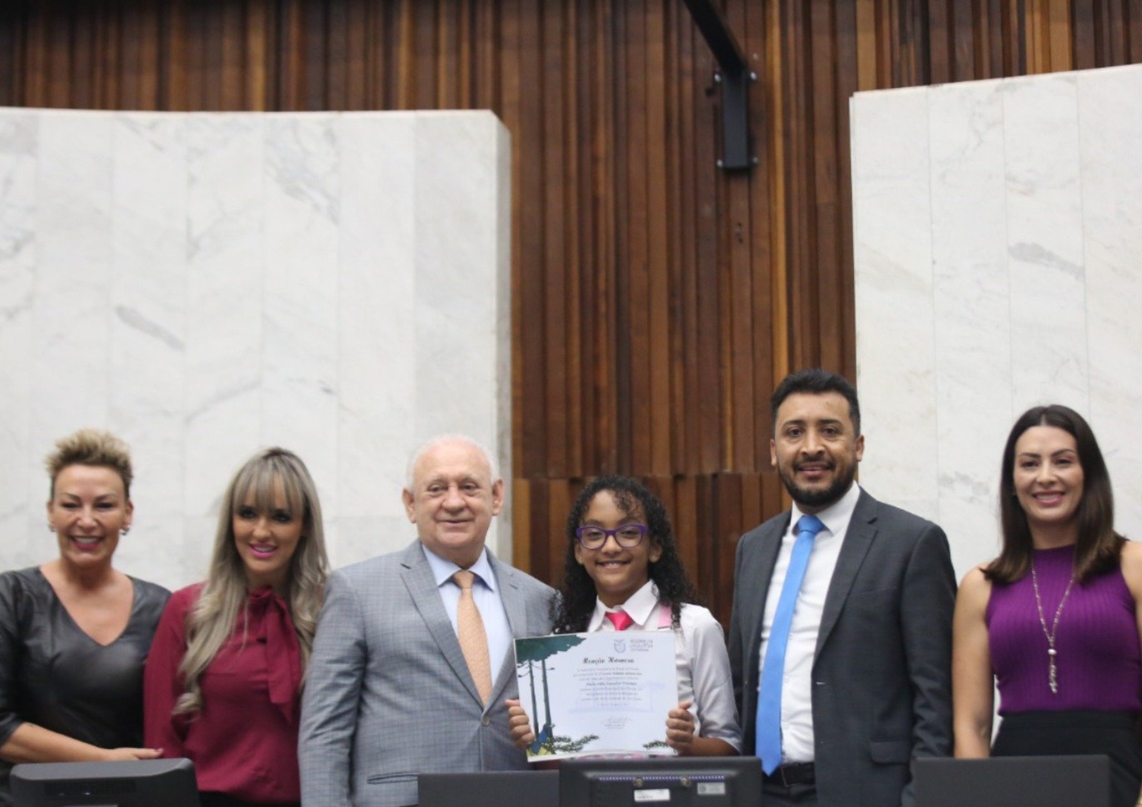 Maju Crecencio Honra por Inteligência e Excelência Acadêmica Assembleia Legislativa do Paraná