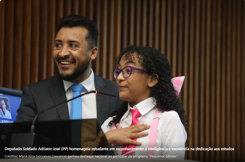 Maju Crecencio recebendo uma homenagem na Assembleia Legislativa do Paraná